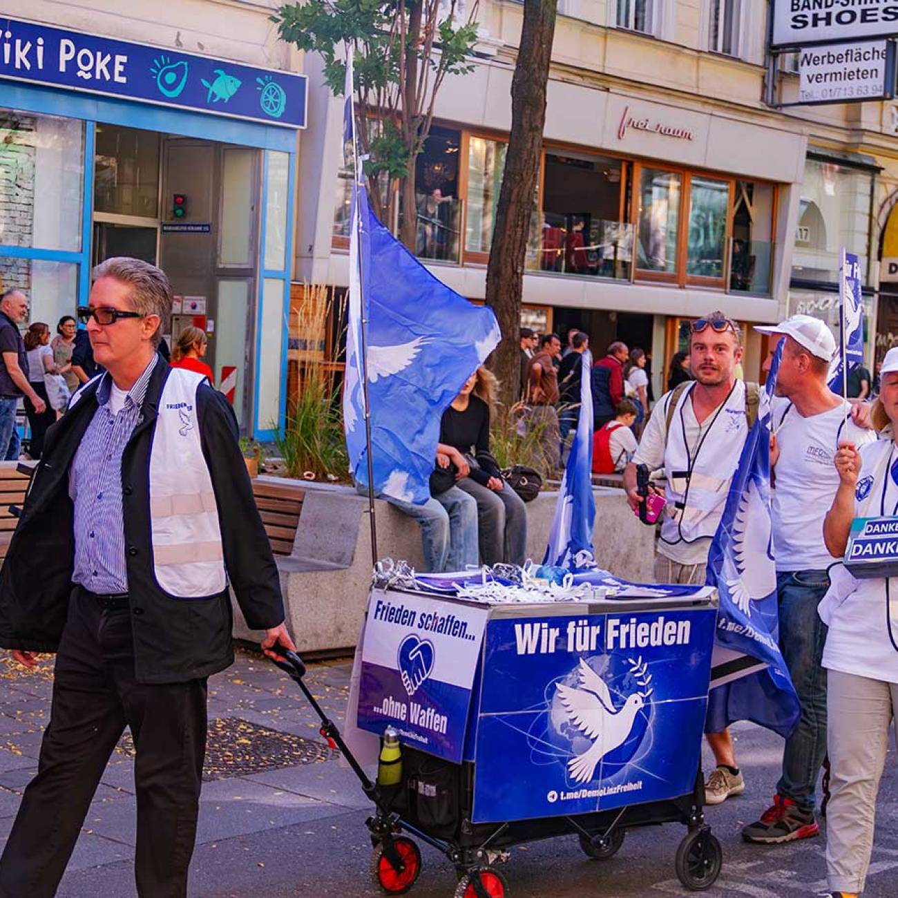 Die Teilnehmerinnen und Teilnehmer der Demo