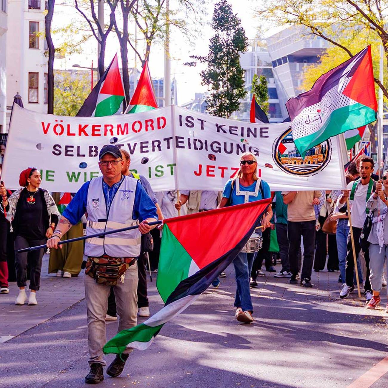 Die Teilnehmerinnen und Teilnehmer der Demo