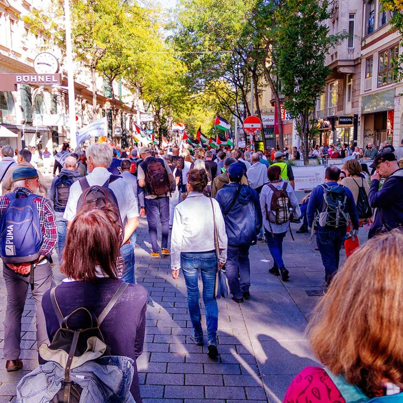 Die Teilnehmerinnen und Teilnehmer der Demo