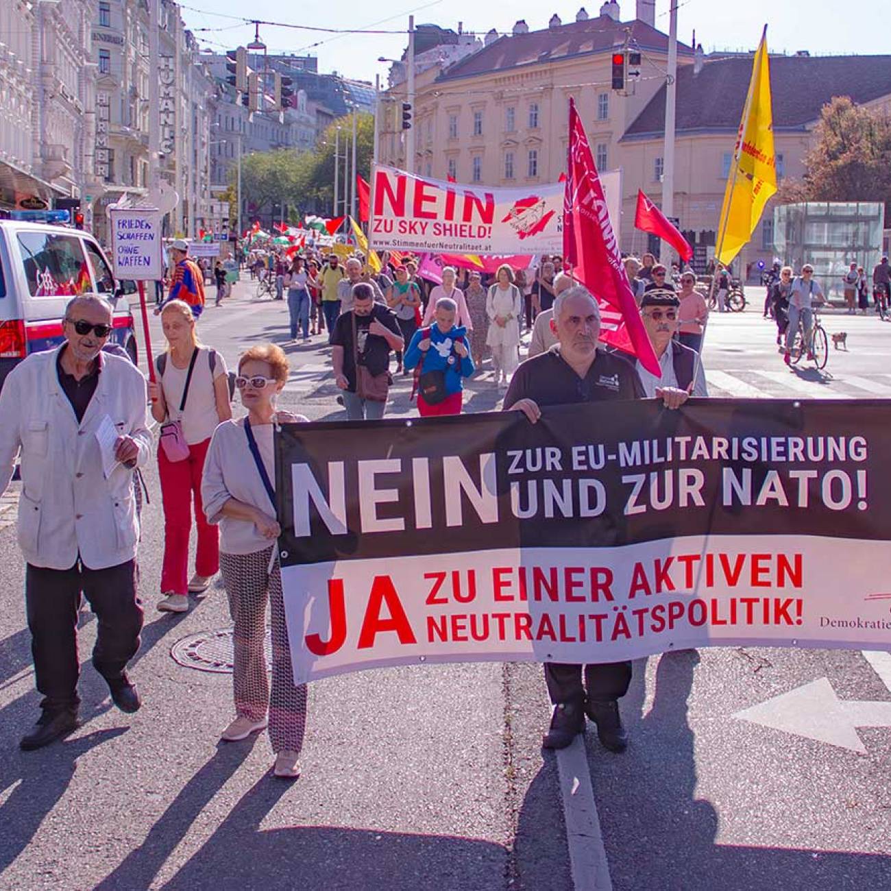 Die Teilnehmerinnen und Teilnehmer der Demo